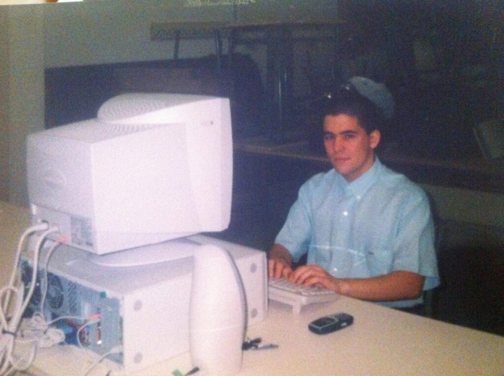 Nuestro técnico informático ofrece servicios a domicilio: instalación de impresoras, actualización de Windows, antivirus y soporte de redes.